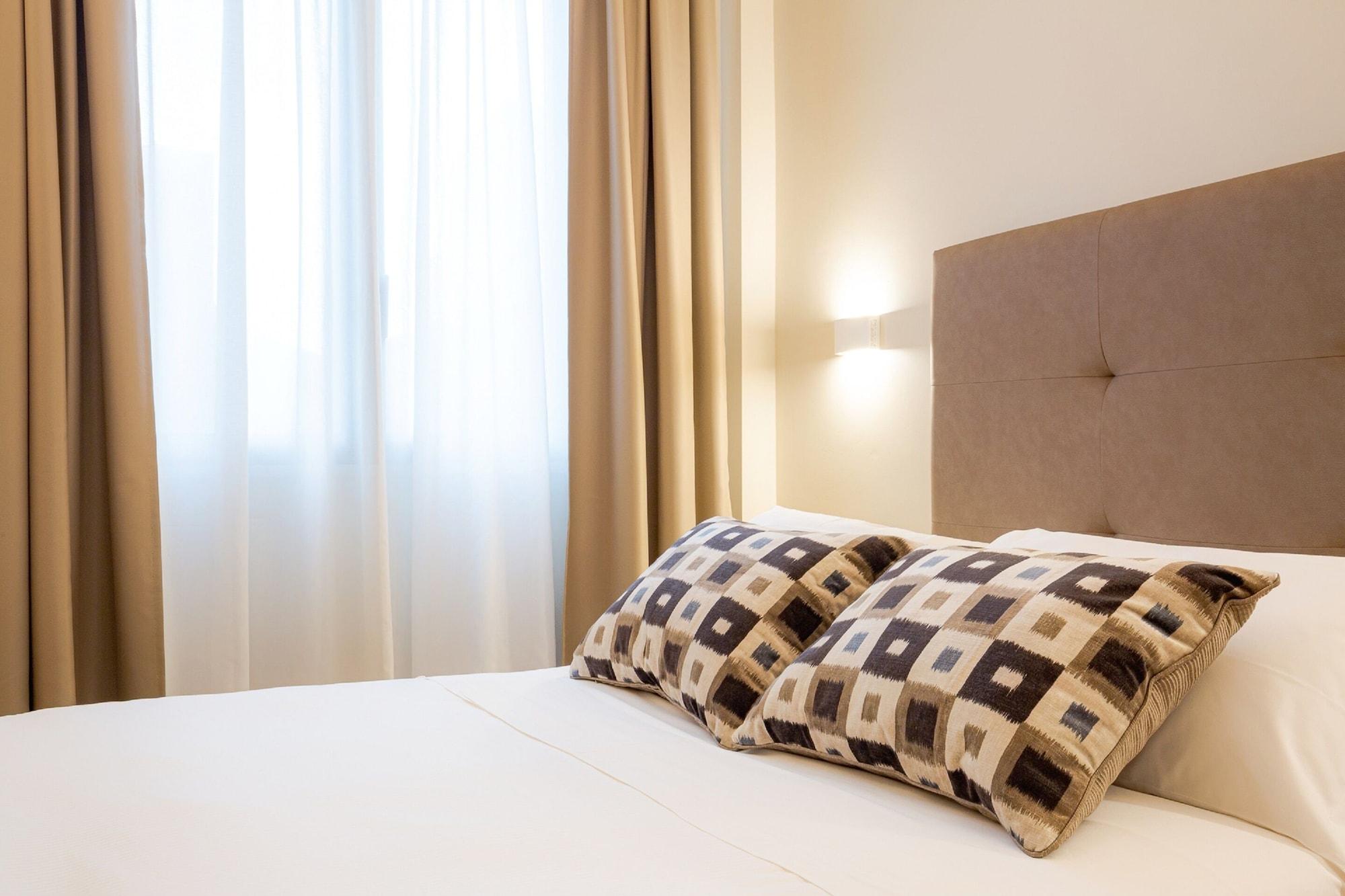 Hotel Politeama Palermo Bagian luar foto
