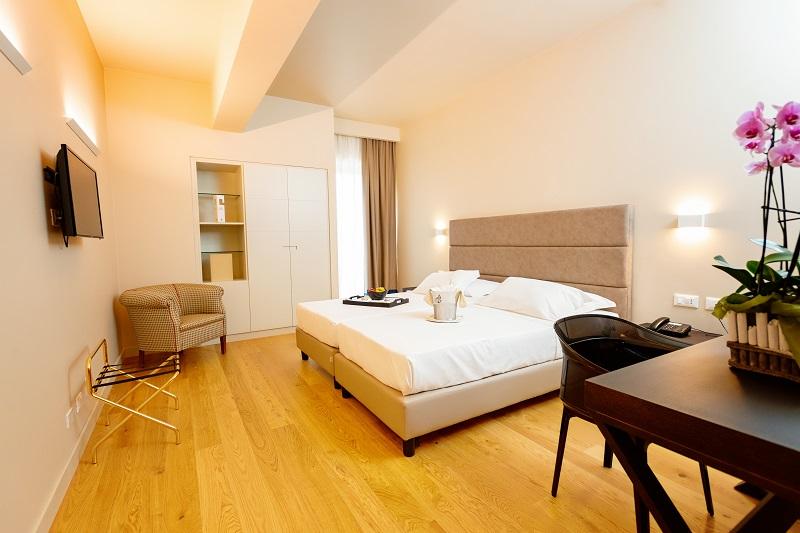 Hotel Politeama Palermo Bagian luar foto