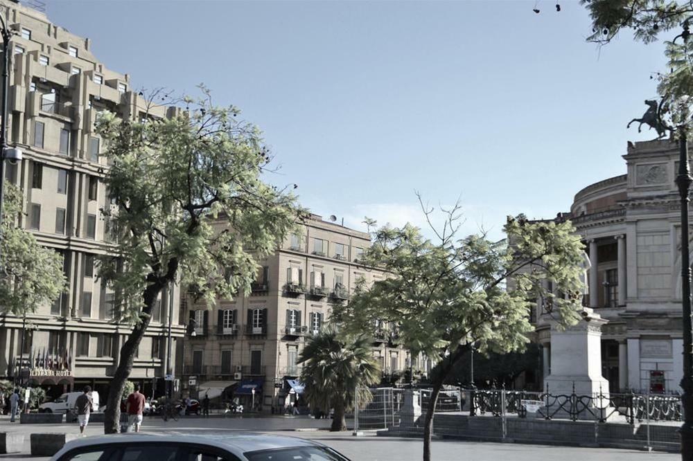 Hotel Politeama Palermo Bagian luar foto