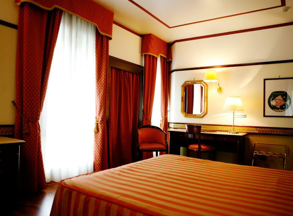 Hotel Politeama Palermo Bagian luar foto