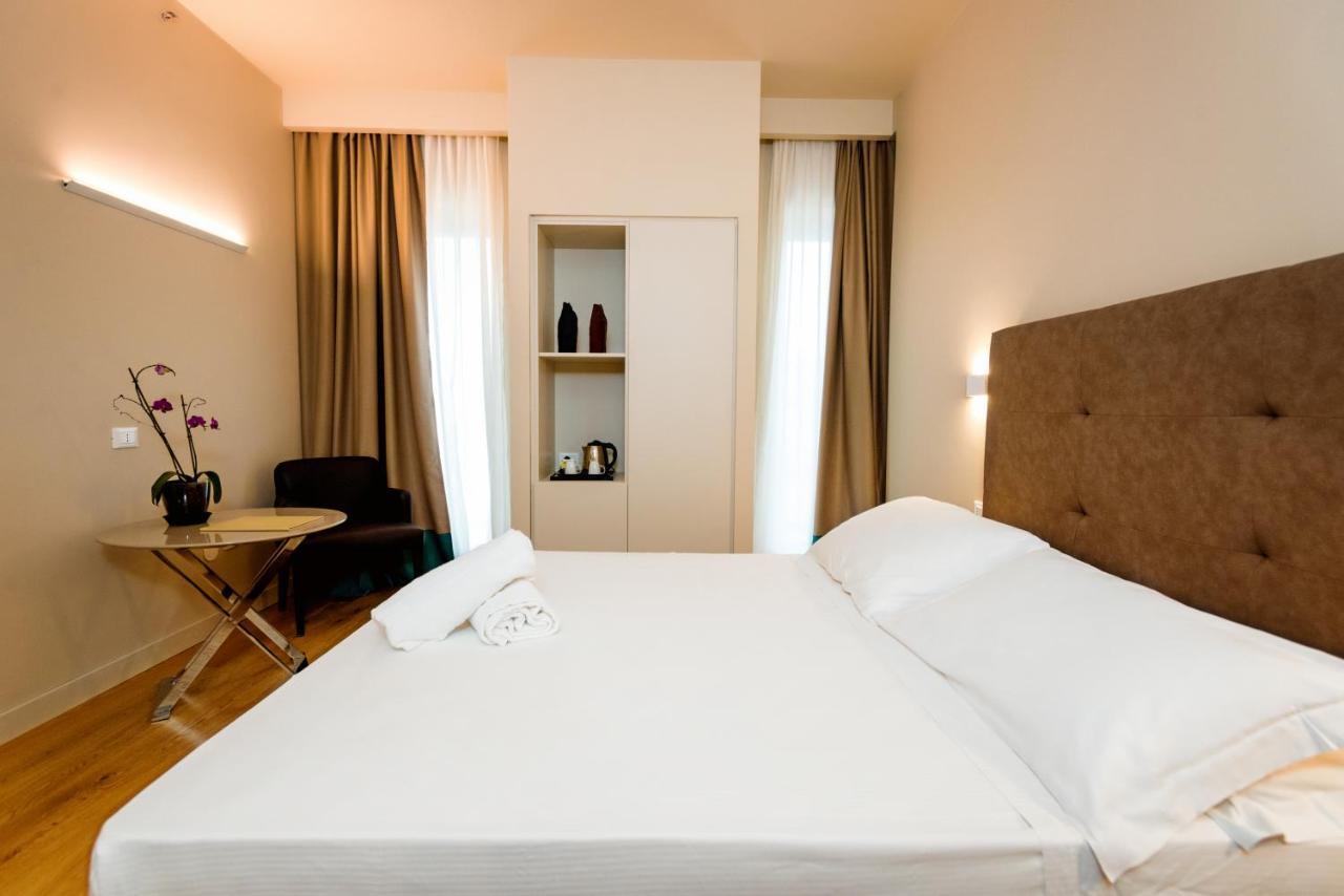 Hotel Politeama Palermo Bagian luar foto