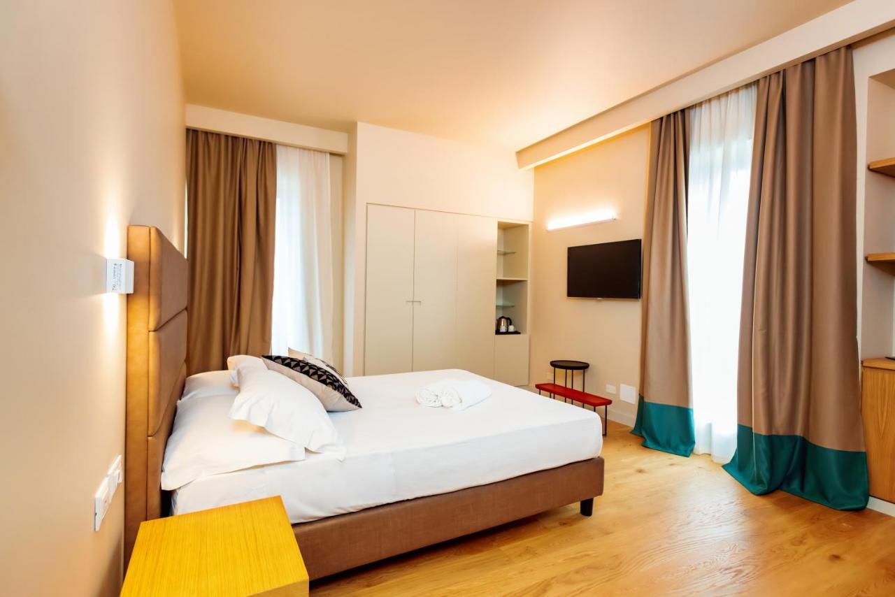 Hotel Politeama Palermo Bagian luar foto