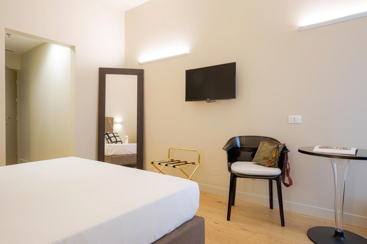 Hotel Politeama Palermo Bagian luar foto