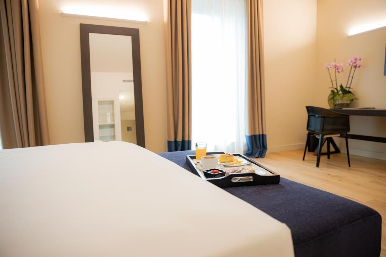 Hotel Politeama Palermo Bagian luar foto