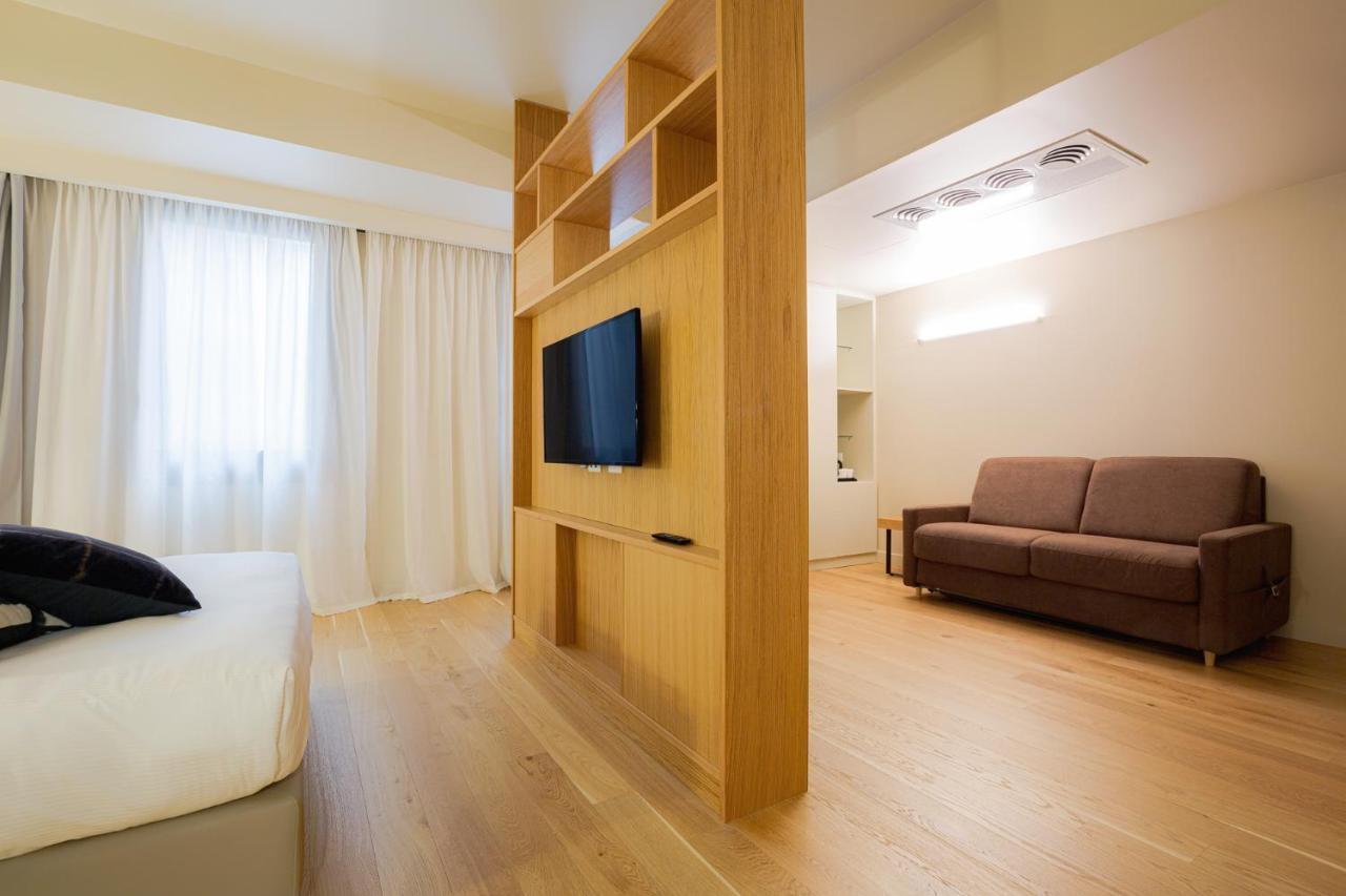 Hotel Politeama Palermo Bagian luar foto